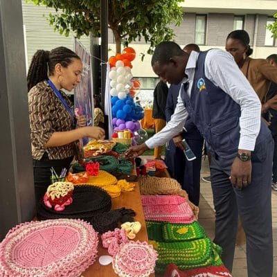 PRESIDENTE DA AEUPA VISITA FEIRA DO ESTUDANTE EMPREENDEDOR NO ISAF