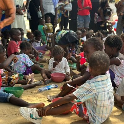 AEUPA PRESTA APOIO PARA CENTENAS DE CRIANÇAS DA COMUNIDADE DO KAPOSSOKA